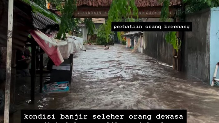 Banjir Tinggi di Petogogan Jaksel, Warga Sebut Tanggul Kali Krukut Jebol Banjir Tinggi di Petogogan Jaksel, Warga Sebut Tanggul Kali Krukut Jebol. (dok istimewa)