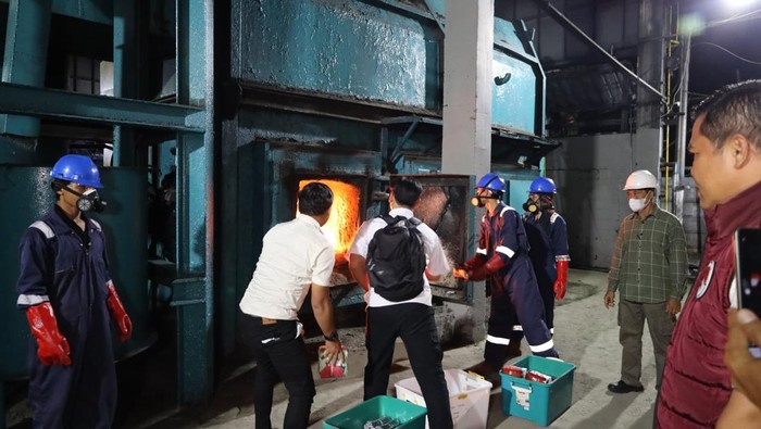 Bareskrim Polri bersama Direktorat Reserse Narkoba Polda Banten memusnahkan barang bukti narkoba seberat 2,1 ton di Kota Cilegon. (dok. ist)