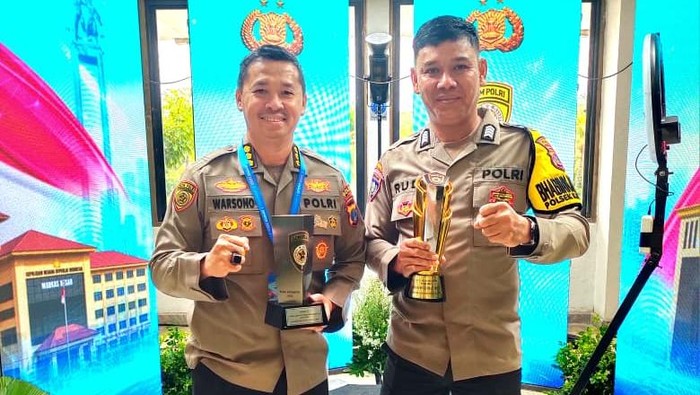 Bripka Rudi Bripka Rudi, seorang Bhabinkamtibmas dari Polsek Kayan Hulu menyabet penghargaan Hoegeng Corner 2025 untuk kategori Polisi Tapal Batas/Pedalaman.