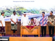 Akselerasi Infrastruktur, Adi Arnawa Teken Pinjaman Rp 2,8 T dengan PT SMI