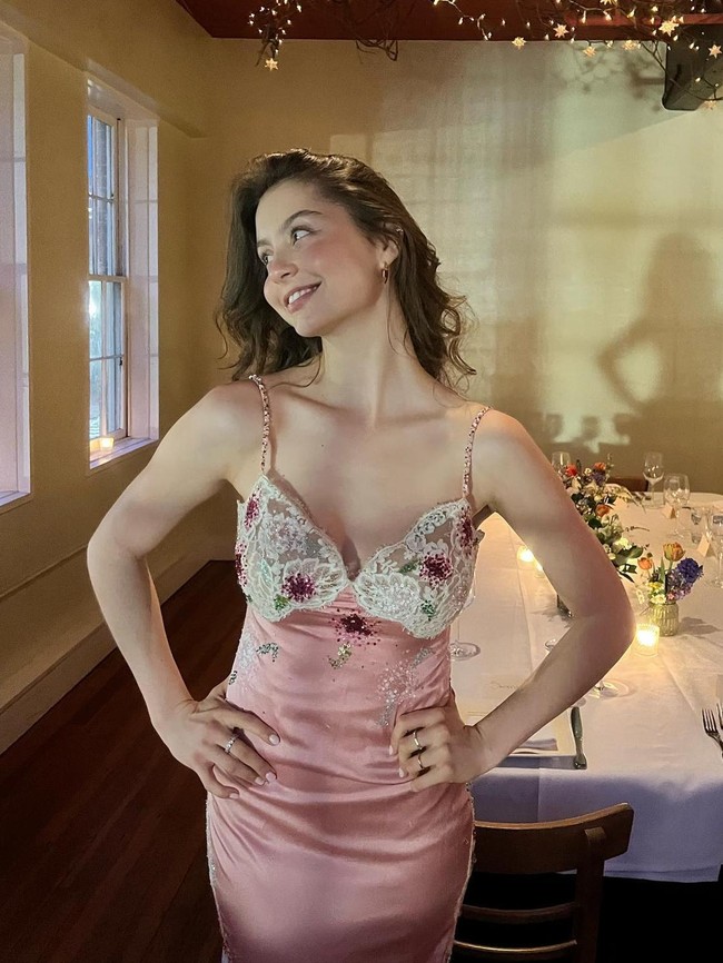 Gaya Anak Catherine Zeta-Jones Pinjam Baju Ibu untuk Ultah Hingga Red Carpet