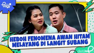 Video: Heboh Fenomena Awan Hitam Melayang di Langit Subang