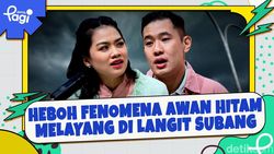 Video: Heboh Fenomena Awan Hitam Melayang di Langit Subang Video: Heboh Fenomena Awan Hitam Melayang di Langit Subang