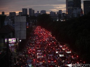 Sejumlah Titik di Tol Dalam Kota Masih Macet Malam Ini