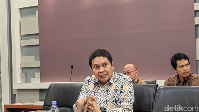 Begini Suasana di Arena Diskon Nike di GI Pemburu Diskon Nike Mengantre Panjang
Para pengunjung rela berdesakan dan antre panjang demi mendapat sepatu Nike di Exhibition Hall Grand Indonesia, Jakarta Pusat, Rabu (23/08/2017). Nike mengadakan diskon gede-gedean hingga 90 persen di Exhibition Hall Grand Indonesia. Diskon ini akan berlangsung hingga 27 Agustus mendatang. Grandyos Zafna/detikcom