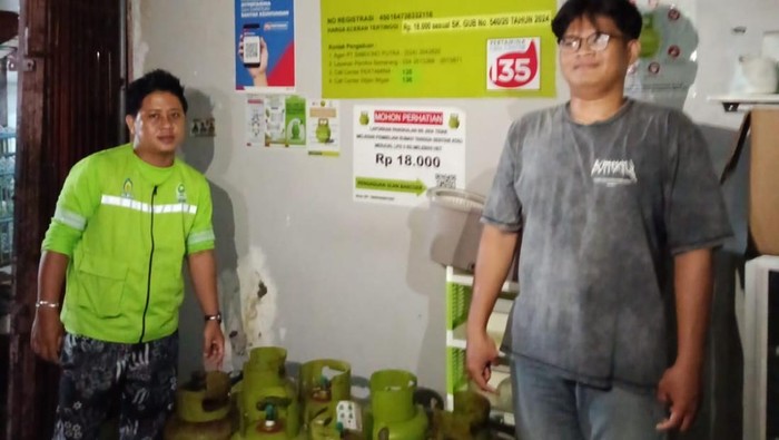 Distribusi LPG di Pangkalan LPG di Kecamatan Gayamsari, Kota Semarang, Kamis (30/10/2025). Distribusi LPG di Pangkalan LPG di Kecamatan Gayamsari, Kota Semarang, Kamis (30/10/2025).