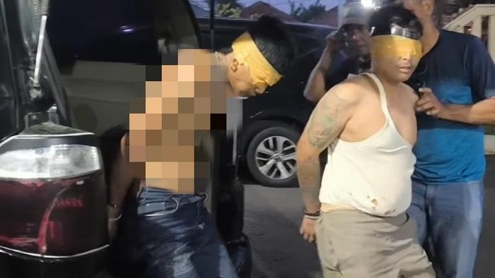 Dua pria bernama Tedi Setiadi dan Rizki ditangkap polisi usai mencuri sepeda motor di wilayah Cileungsi, Kabupaten Bogor (dok. ist)