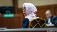 Mantan Direktur Utama ASDP Indonesia Ferry (Persero) Ira Puspadewi saat mengikuti persidangan di Tipikor, Jakarta, Kamis (30/10/2025).