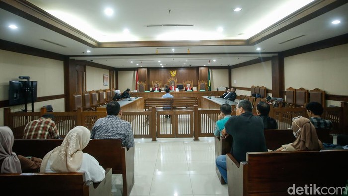 Eks Kadisbud DKI Iwan Henry Divonis 11 Tahun Penjara dalam Kasus Korupsi Kegiatan Fiktif Hakim Ketua Rios Rahmanto membacakan amar putusan dalam korupsi terhadap terdakwa Mantan Kepala Dinas Kebudayaan (Kadisbud) DKI Jakarta Iwan Henry Wardhana di Tipikor, Pengadilan Negeri Jakarta Pusat, Kamis (30/10/2025).