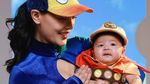 Cute! Erika Carlina Bareng Baby Andrew dan Bravy Cosplay Karakter Film Up Cute! Erika Carlina Bareng Baby Andrew dan Bravy Cosplay Karakter Film Up