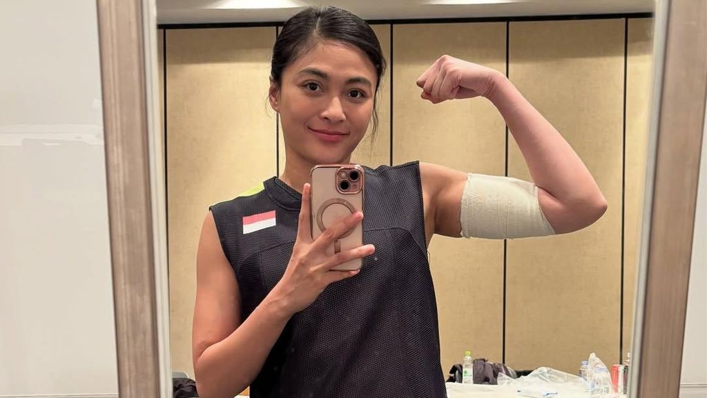 Kenangan Fina Phillipe Tampil di Physical: Asia, Lengan Kiri Diperban