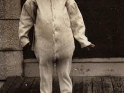 Foto Kostum Halloween Zaman Dulu Ini Menakutkan, Dijamin Bikin Merinding!