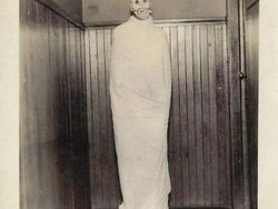 Foto Kostum Halloween Zaman Dulu Ini Menakutkan, Dijamin Bikin Merinding!