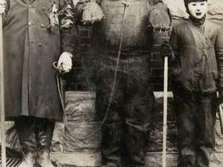 Foto Kostum Halloween Zaman Dulu Ini Menakutkan, Dijamin Bikin Merinding!