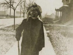 Foto Kostum Halloween Zaman Dulu Ini Menakutkan, Dijamin Bikin Merinding!