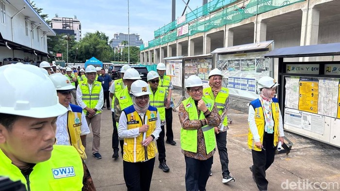 Gubernur Jakarta Pramono Anung meninjau proyek JSDP Zona 1 di Pluit, Jakarta Utara (Brigitta Belia/detikcom)