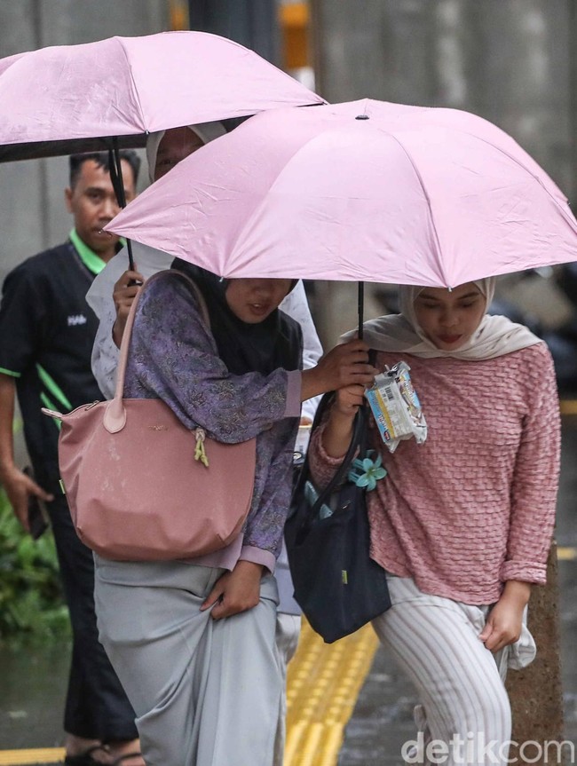 Mengapa Gampang Kena Flu dan Batuk di Musim Hujan?