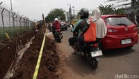 Lalin mulai macet dari perempatan gaplek hingga ke lokasi galian.