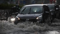 Pantauan pukul 15.50 WIB, hujan deras melanda kawasan Kebayoran Lama dan sekitarnya.