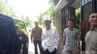 Jokowi Pakai Topi Inisial J, Apa Artinya? Jokowi Pakai Topi Inisial J, Apa Artinya?