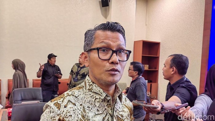 Juru Bicara Kemenperin, Febri Hendri Antoni Arief