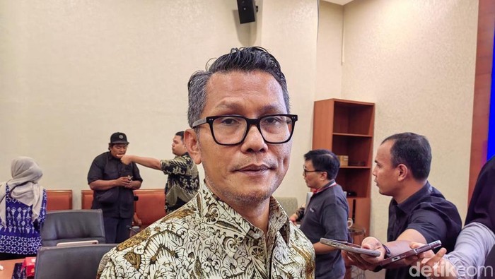 Juru Bicara Kemenperin, Febri Hendri Antoni Arief