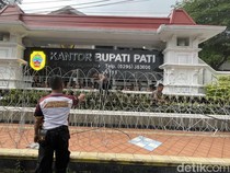 Kantor Bupati dan DPRD Pati Dipasang Kawat Berduri
