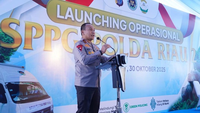 Kapolda Riau Irjen Pol Herry Heryawan meresmikan Dapur SPPG Polda Riau 2 di Jalan WR Supratman, Kota Pekanbaru, Kamis (30/10/2025).