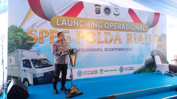 Kapolda Riau Irjen Pol Herry Heryawan meresmikan Dapur SPPG Riau 2 di Kota Pekanbaru, Kamis (30/10/2025).
