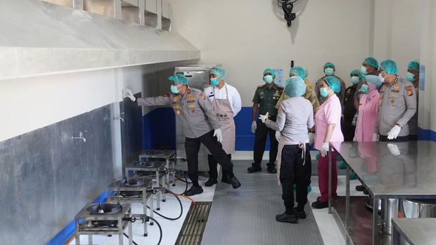 Kapolda Riau Irjen Pol Herry Heryawan meresmikan SPPG Polda Riau Tahap 2 di Kota Pekanbaru, Kamis (30/10/2025).