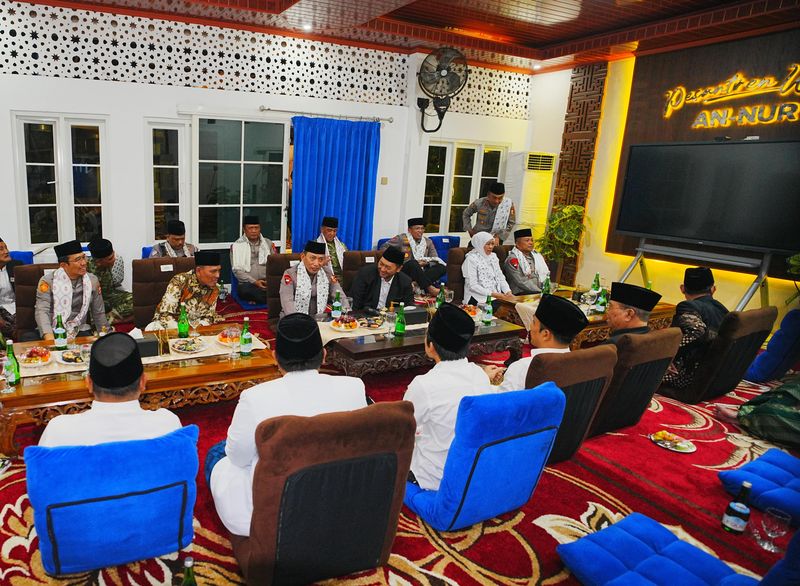 Kapolri Jenderal Listyo Sigit Prabowo melakukan silaturahmi ke Pondok Pesantren An-Nur II Al-Murtadlo Bululawang, Malang, Jawa Timur. Kapolri Jenderal Listyo Sigit Prabowo melakukan silaturahmi ke Pondok Pesantren An-Nur II Al-Murtadlo Bululawang, Malang, Jawa Timur.