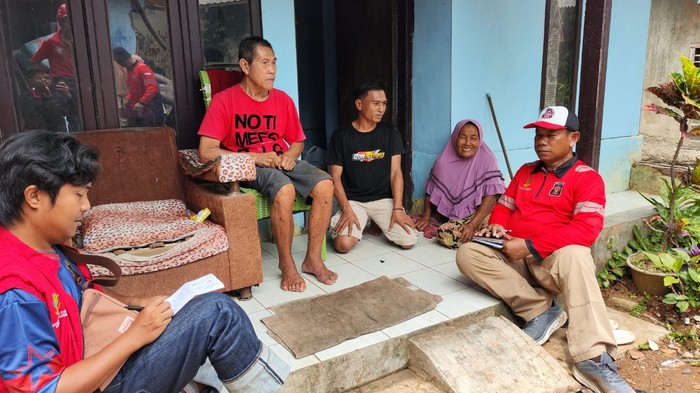 Kemensos Gerak Cepat Bantu Korban Banjir Bandang dan Longsor di Sukabumi Kemensos Gerak Cepat Bantu Korban Banjir Bandang dan Longsor di Sukabumi