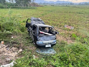 Angkot Bawa Rombongan Anak Sekolah Ditabrak Truk di Toba, 1 Tewas-11 Luka