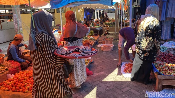 Kondisi lapak pedagang Pasar Lakessi Parepare yang dipindahkan. Kondisi lapak pedagang Pasar Lakessi Parepare yang dipindahkan.