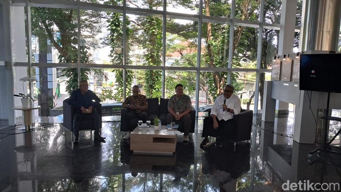 Konferensi PT Hadji Kalla terkait lahan seluas 16,41 hektare yang bersengketa di Wisma Kalla, Jalan Ratulangi, Makassar. Konferensi PT Hadji Kalla terkait lahan seluas 16,41 hektare yang bersengketa di Wisma Kalla, Jalan Ratulangi, Makassar.