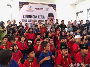 Kunjungi SR Palangka Raya, Kepala Staf Kepresidenan Sarankan Tanam Pohon