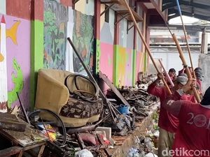Sofa hingga Kasur Nyangkut di Rumah Pompa, Ini Langkah Pemkot Surabaya