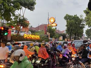 Tersisa Cerita Perjuangan Tembus Macet Panjang Gara-gara Banjir Kemang