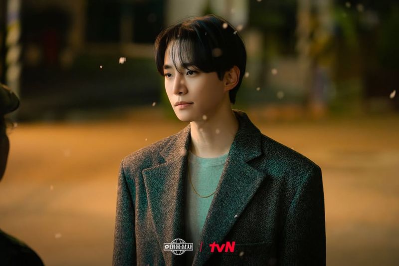 Lee Junho dalam drama Korea Typhoon Family