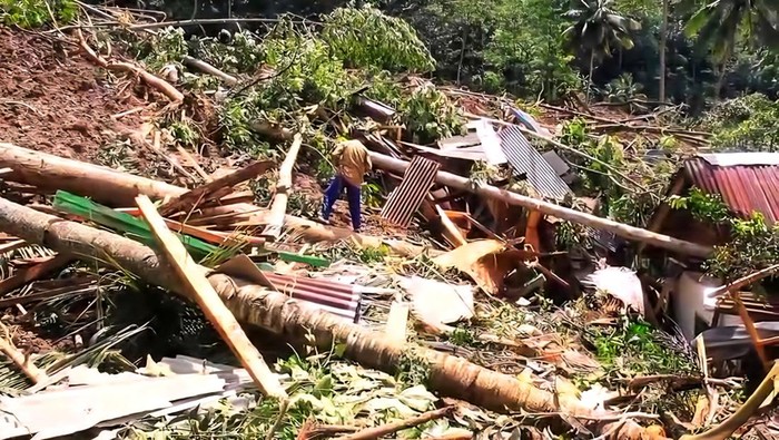 Longsor di  Kampung Pamokoan, Desa Sukarame, Kecamatan Cisolok, Kabupaten Sukabumi Longsor di  Kampung Pamokoan, Desa Sukarame, Kecamatan Cisolok, Kabupaten Sukabumi