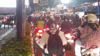 Pemotor Cerita Jarak Tempuh GBK-Halim 2 Jam Malam Ini: Macetnya Luar Biasa Pemotor Cerita Jarak Tempuh GBK-Halim 2 Jam Malam Ini: Macetnya Luar Biasa