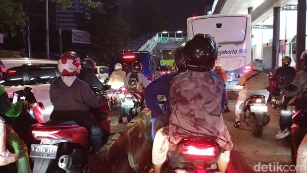 Macet di Jalan Gatot Subroto, Jakarta Selatan Macet di Jalan Gatot Subroto, Jakarta Selatan
