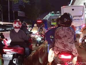 Jalan Gatot Subroto Semanggi Arah Pancoran Macet Parah Malam Ini