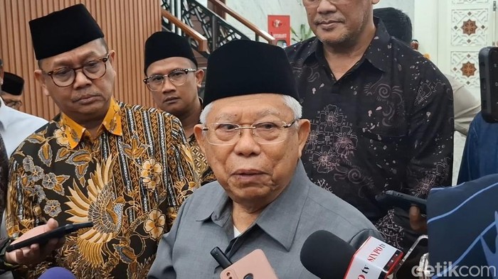 Maruf Amin Wakil Presiden (Wapres) RI ke-13, Maruf Amin, saat ditemui di Kantor Kementerian Agama (Kemenag) Thamrin, Jakarta Pusat, Kamis (30/10/2025).