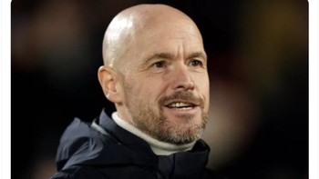 Di musim kedua bersama Liverpool, Arne Slot menjadi Ten Hag yang menyamar. Foto: X.com