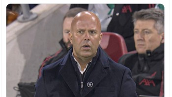 Arne Slot juara Liga Inggris musim lalu dan kalah 6 kali belum apa-apa, menurut akun ini. Foto: X.com