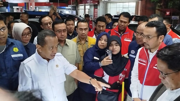 Menteri ESDM Bahlil Lahadalia cek BBM di SPBU Asrikaton, Kabupaten Malang Menteri ESDM Bahlil Lahadalia cek BBM di SPBU Asrikaton, Kabupaten Malang