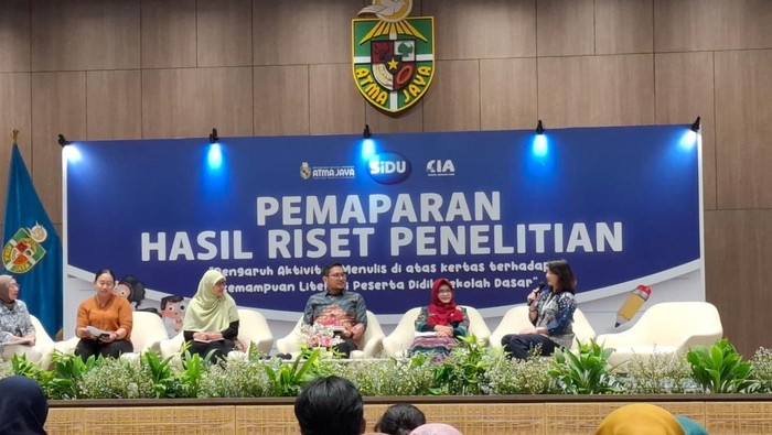 Disdik Jakarta Ajak Sekolah: Biasakan Menulis Tangan 15 Menit Sebelum Pelajaran