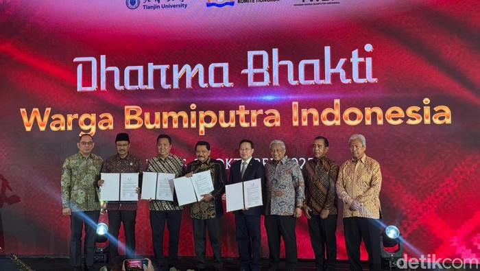 MoU Beasiswa ke Universitas Tianjin, Alumnus Sekolah Rakyat Bisa Dapat Jatah Kadin Indonesia Komite Tiongkok (KIKT) dan Yayasan Warga Bumiputra Indonesia meneken MoU dengan Universitas Tianjin China terkait pemberian beasiswa mahasiswa Indonesia ke China. (Yogi/detikcom)
