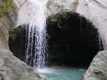 Air Terjun Noelaku NTT: Berbentuk Hati dan Spot Romantis Tersembunyi di TTS